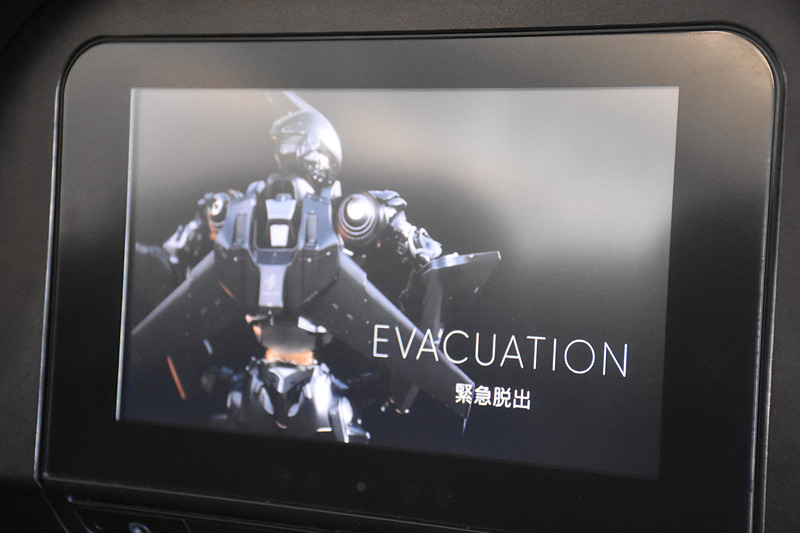 スターフライヤーマンの機内安全ビデオ