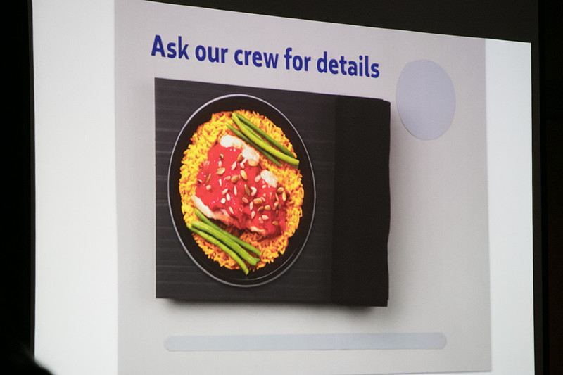 昼食・夕食は「温かいお食事」「ベジタリアンミール」「軽めの冷菜」の3種類から、朝食は「甘いお食事」「塩味のお食事」の2種類から選ぶことができる