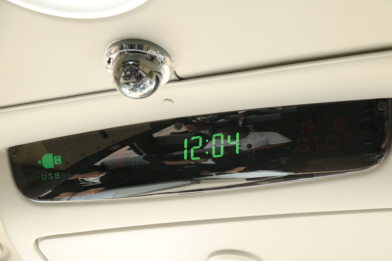 車内前方に設置された時計