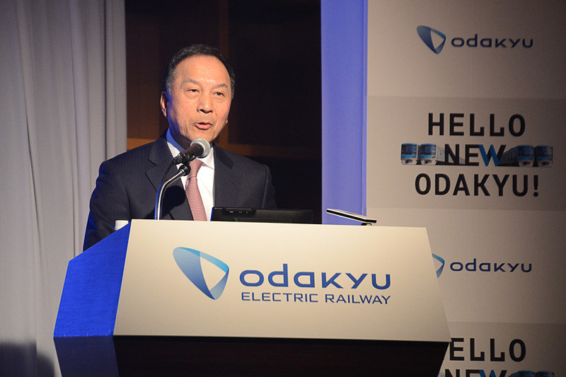 2017年11月1日の発表会で複々線化にともなう新ダイヤについて発表する、小田急電鉄株式会社 代表取締役社長の星野晃司氏