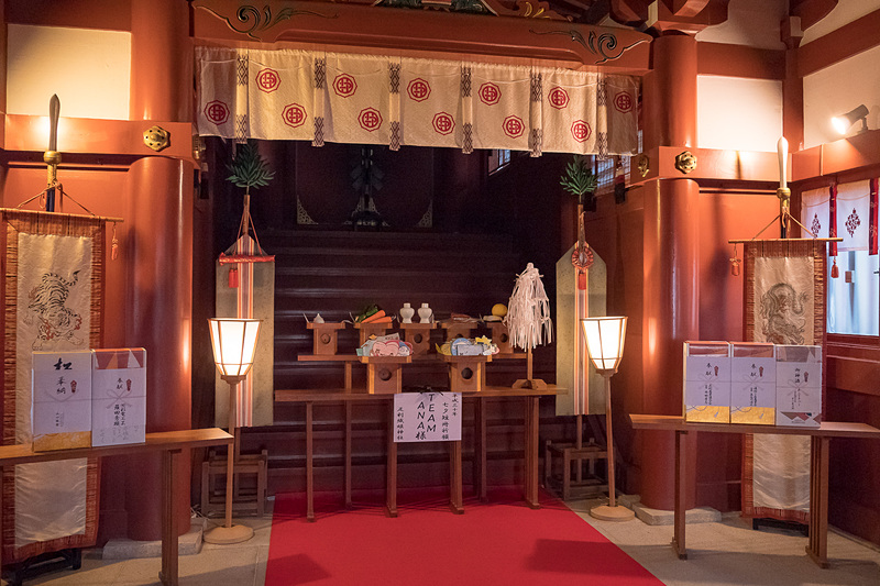 本殿内で行なわれた短冊祈願