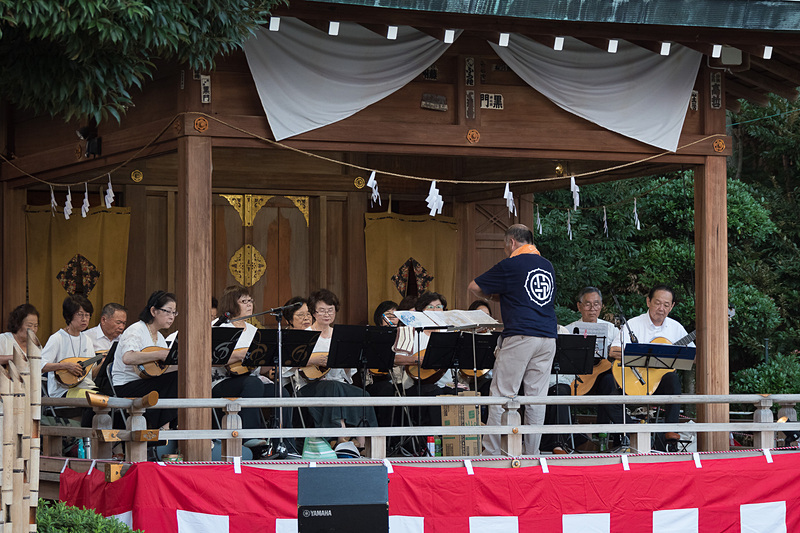 神楽殿では、足利マンドリンクラブによる演奏