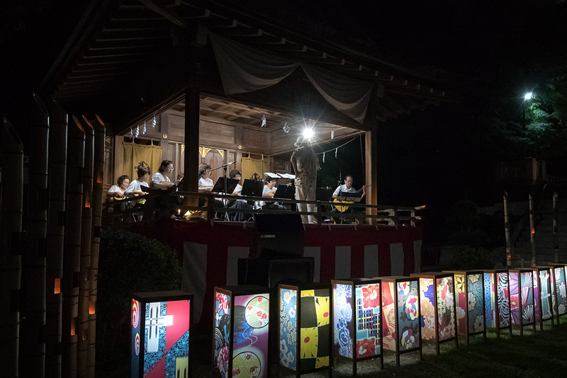 神楽殿では、足利マンドリンクラブによる演奏