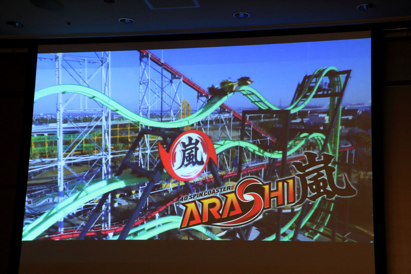 ナガシマスパーランドではさまざまなジェットコースターやプールなどのアトラクションが楽しめる