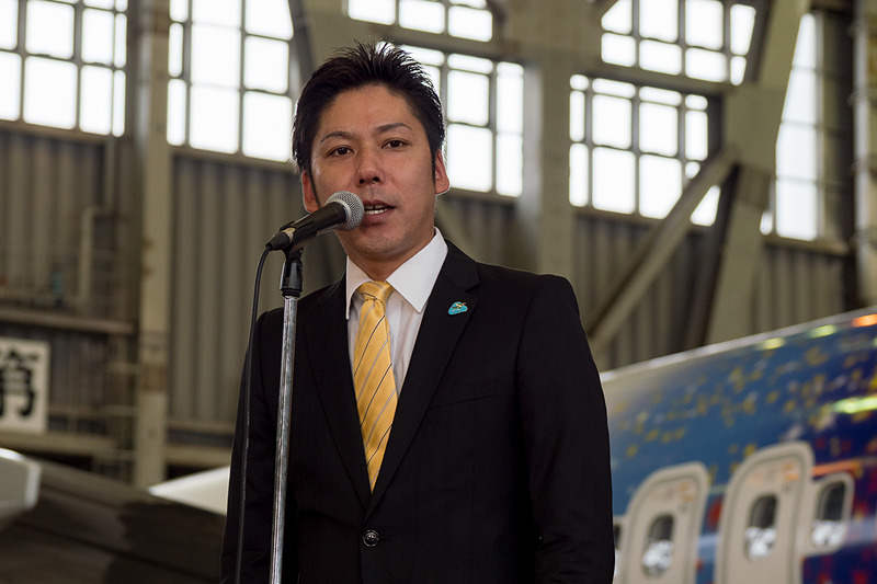 4月に発足したCS推進室長の小林氏が、9月末からを予定している新たな取り組みを発表。搭乗券上部に書かれたQRコードからアクセスできるアンケートWebサイトを用意し、到着後の地上走行中にアンケートに答えてもらう