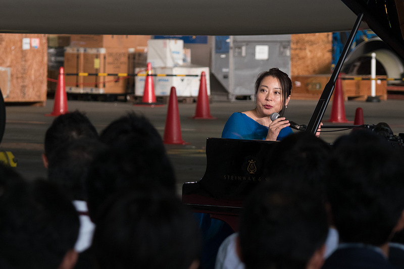 ピアノの生演奏を披露した川上ミネ氏