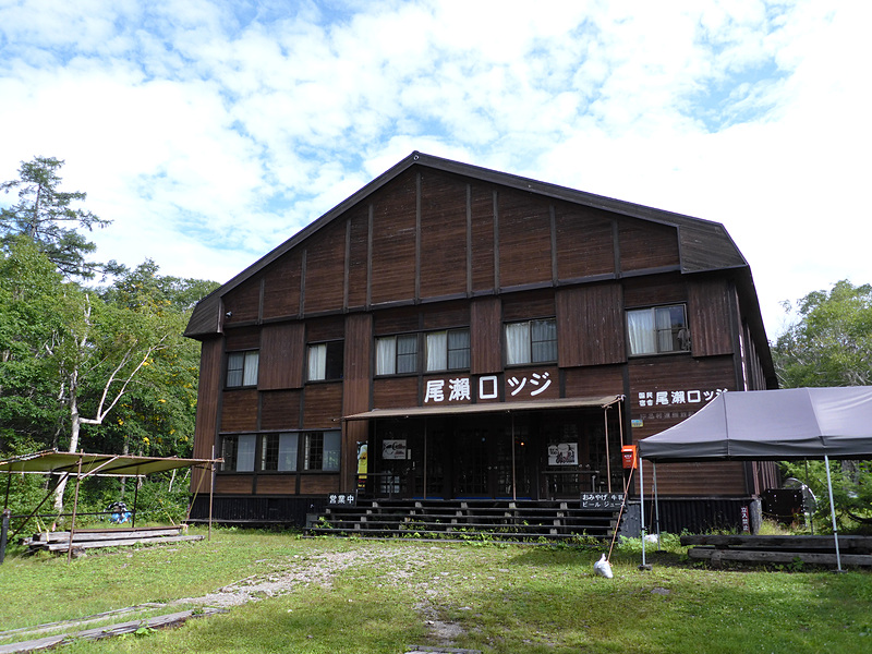国民宿舎尾瀬ロッジ。KDDIは尾瀬で営業しているこのような山小屋20か所すべてでau 4G LTEの提供を完了。そのうちの17か所で無料Wi-Fi「OZE GREEN Wi-Fi」を提供開始しました