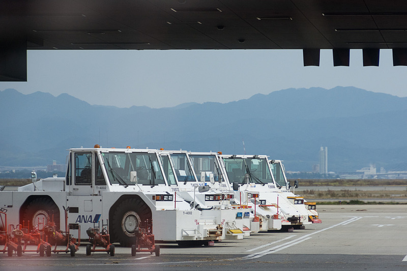 第1ターミナル周辺に駐車していた車両。冠水の影響で点検が必要な車両も多い