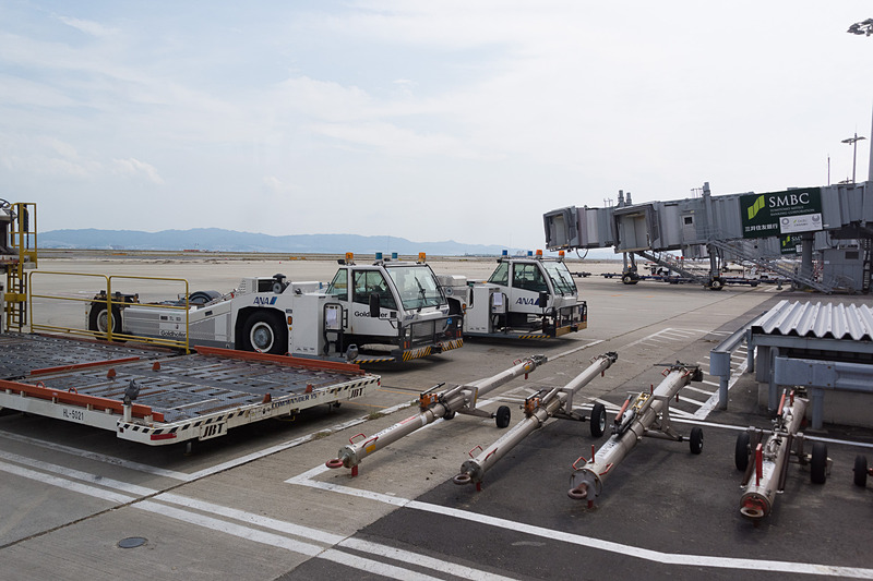 第1ターミナル周辺に駐車していた車両。冠水の影響で点検が必要な車両も多い
