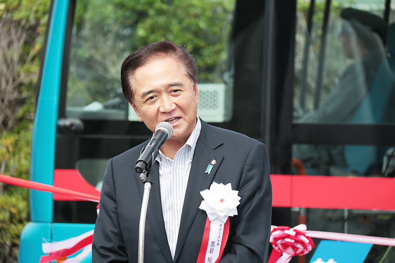 神奈川県知事の黒岩氏は試乗後に「非常にスムーズな走りだった。横断歩道の前で一時停止して安全が確認されてから走り出したり、車内で人が立ち上がった際には注意を促すアナウンスが流れるなど、安全への配慮を強く感じた」とコメントした