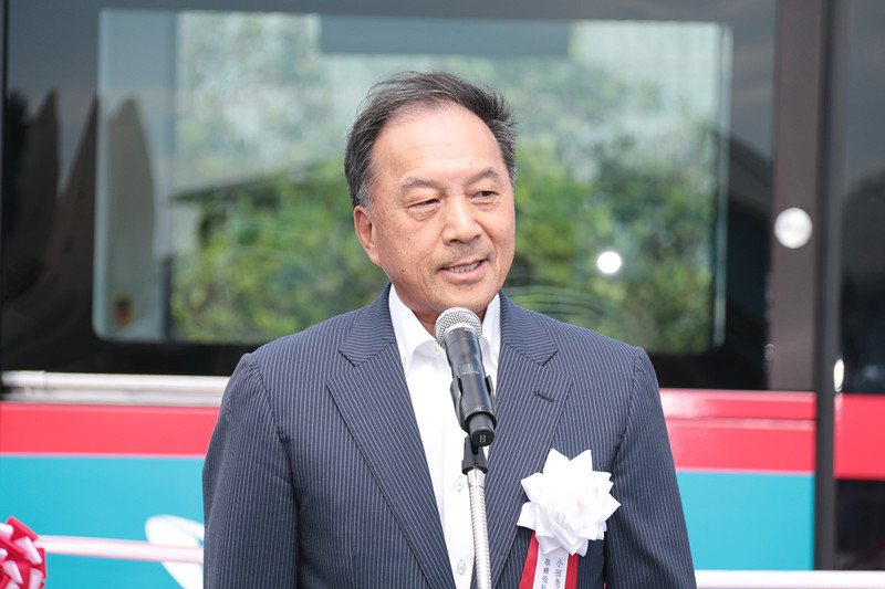 小田急電鉄の星野社長は「ますます進歩してるな、と感じました。今回は最高速度が30km/hに設定されていて、一般の乗り合いバスと同じような速度で走りました。初めて乗った方は、ほんとうにこの凄さを実感していただけると思います。実用化が待ち遠しいです」と語った