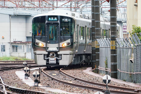 JR西日本、新型車両「227系1000番台」を公開。ICカードが使える車内