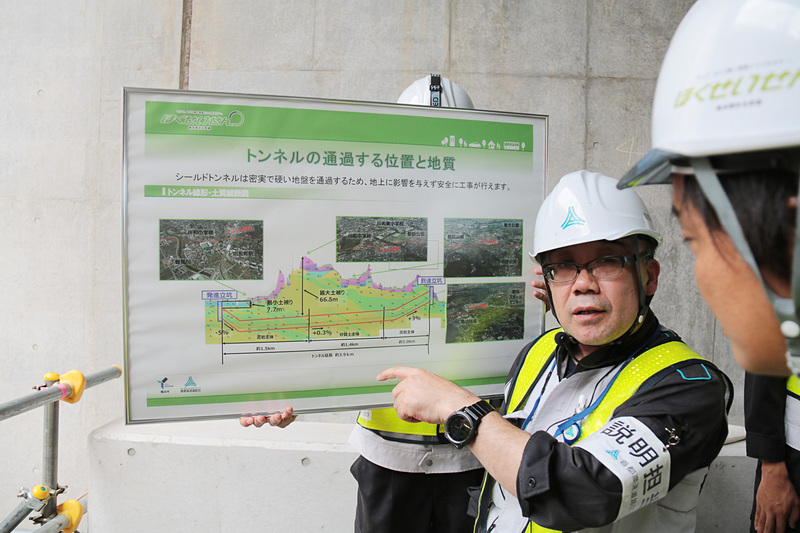 シールドマシンやトンネル位置などを解説する首都高速道路株式会社 神奈川建設局 北西線工事事務所 所長の塩澤健次氏