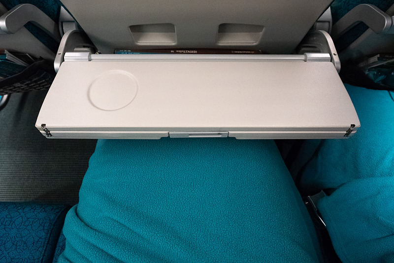 エコノミークラスのテーブル