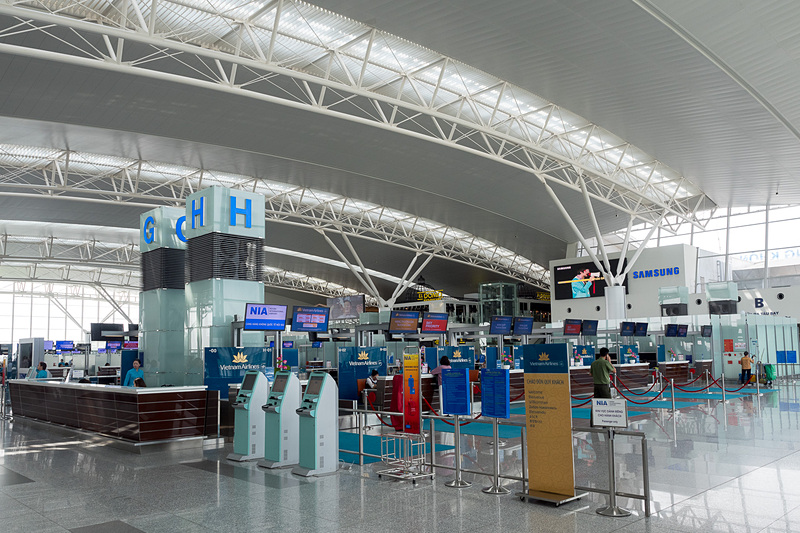 ノイ・バイ空港のベトナム航空チェックインカウンター