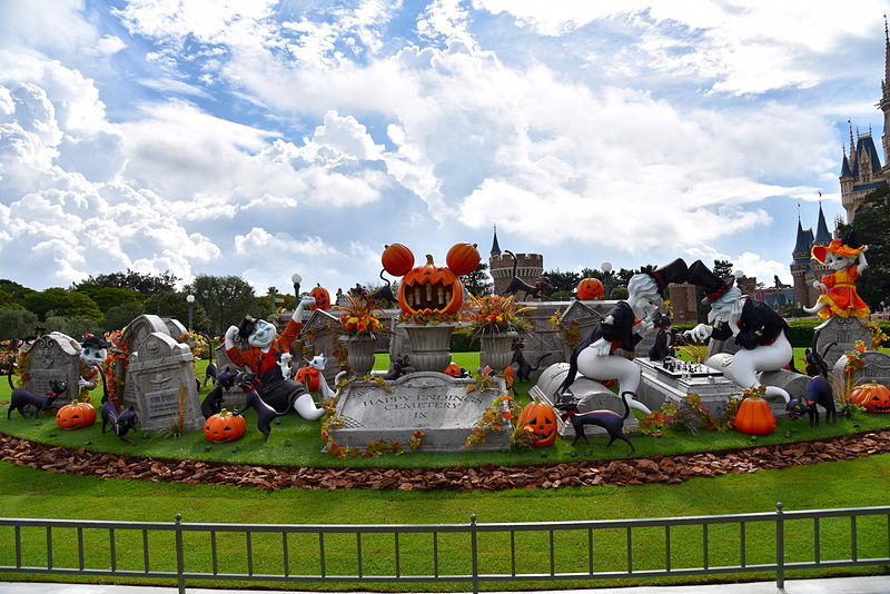 こちらの墓石には見覚えのある名前もちらほら……