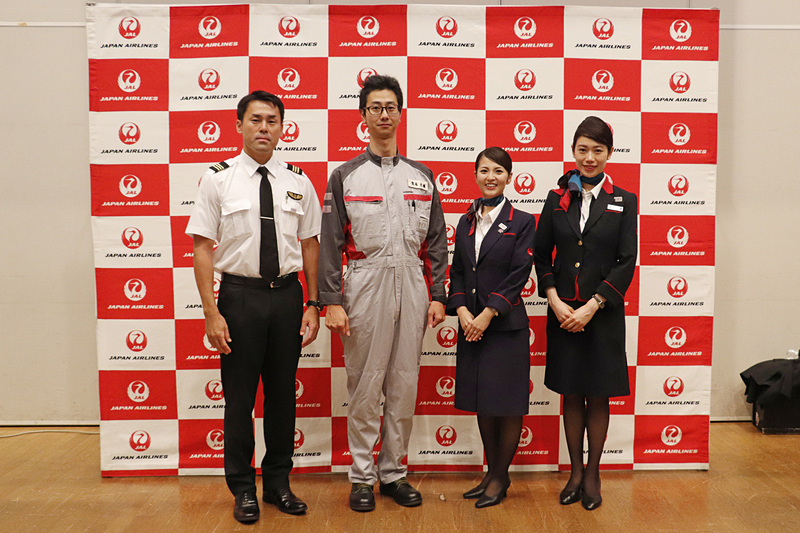 今回参加した講師役の社員4名。トータル2時間、4回にわたるインタビューに丁寧に答え続けた