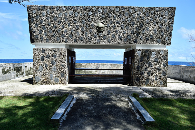 1985年に建てられた「西太平洋慰霊碑」は、ペリリュー島の最南端にあります。先の大戦において戦没した人々を偲び、平和への思いを込めてこの碑が建立されました