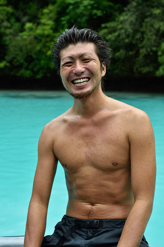 笑顔も腹筋もトークも素敵なガイドのアンディさん。「晴れていると、もーっとすごいんですよ！」