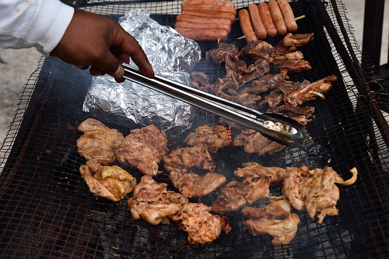 チキン、ビーフ、ソーセージ、王道のBBQ
