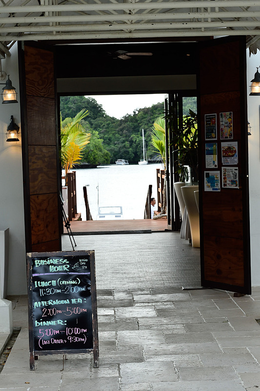 店舗の奥に「秘密の階段」が……
