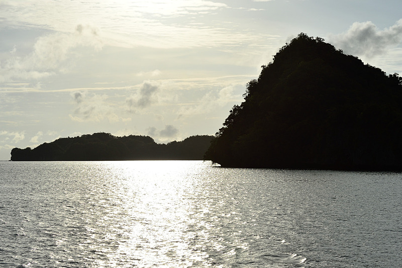 徐々に海の色が黄金色に近付いてきます