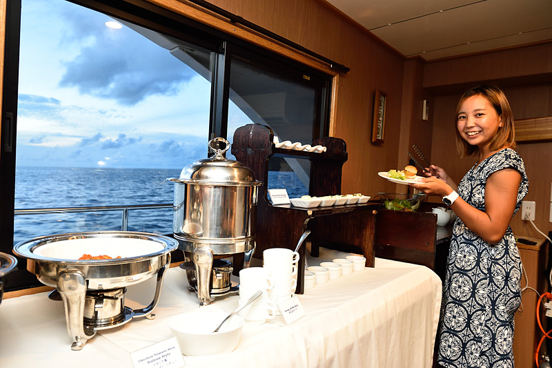 「バイキングって、ついつい食べ過ぎちゃうんですよね（笑）」とミナミさん