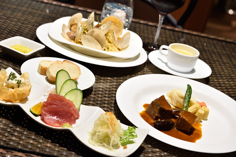 堀江シェフ「旅の思い出で一番最後まで記憶に残るのは食事だと考えております。そのためにもお越しいただいた方にお喜びいただけるようにと料理をはじめサービスにいたるまで精一杯のおもてなしができるように心がけています」