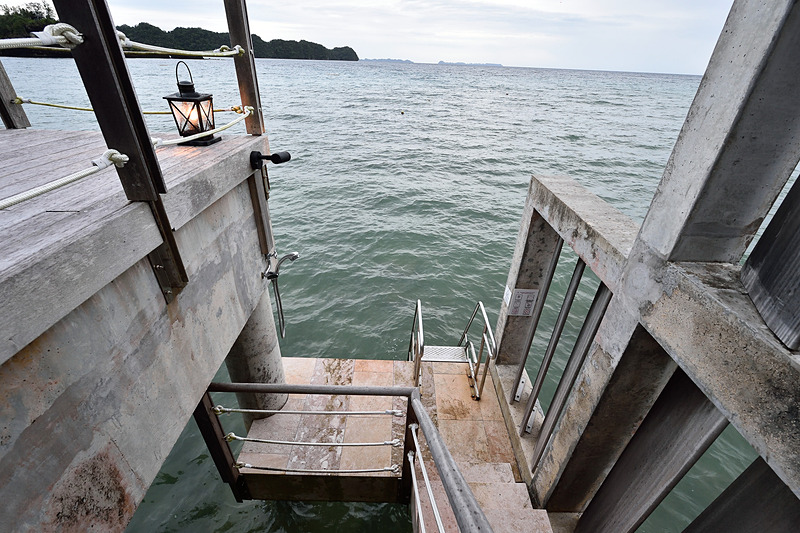 「水上バンガロー」