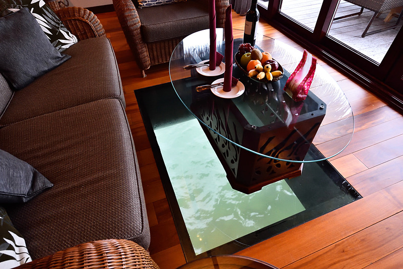 「水上バンガロー」