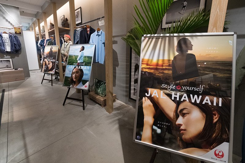 店内にイメージキャラクターの長谷川潤さんを起用したポスターを掲示