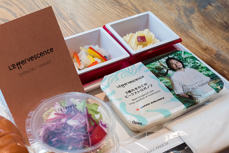 メインの蓋には生江シェフがプリントされている