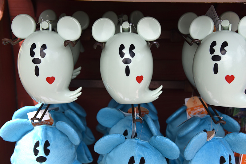 暗闇のなかを案内してくれる頼れるゴースト。「ランタン」（2000円）