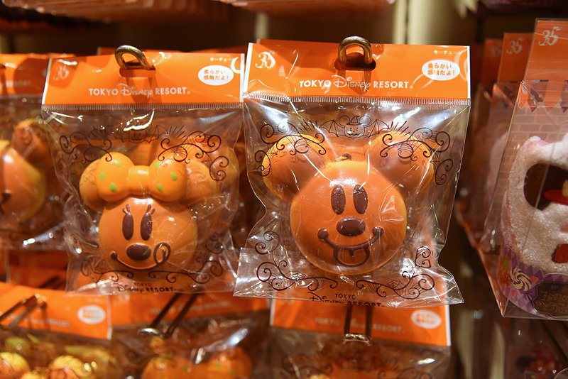 ぷっくりつやつやフォルムが美味しそうな「キーチェーン」（各1000円）