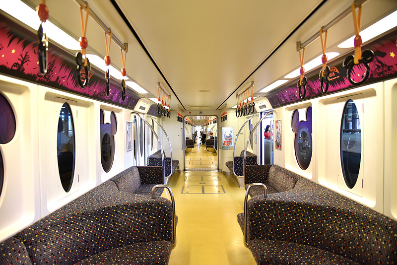 「ディズニー・ハロウィーン・ライナー」はイエローの1編成のみの実施。乗れたらラッキー