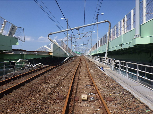 レール歪みの補修。補修前（9月5日 11時30分頃）