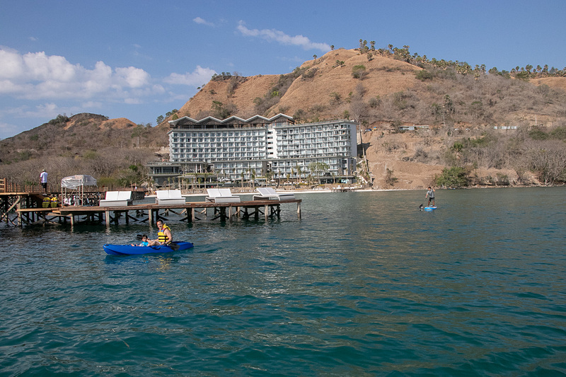 オープン日からさっそくマリンアクティビティを楽しむ姿があった