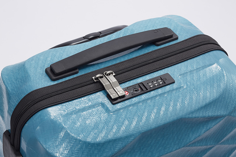 ダイヤル式TSAロックを装備