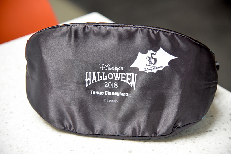 底の部分には、コウモリと「ディズニー・ハロウィーン」のロゴ