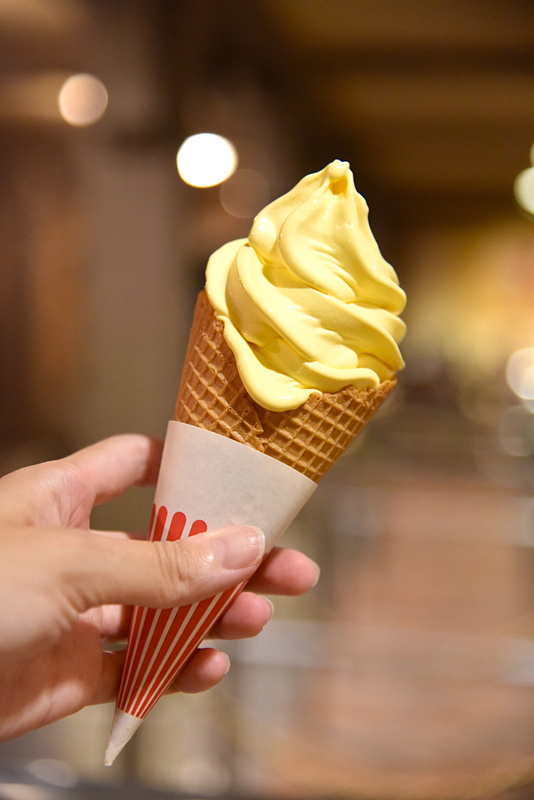 これを味わなければパークの秋は始まらない。「ソフトクリーム（パンプキン）」（310円）