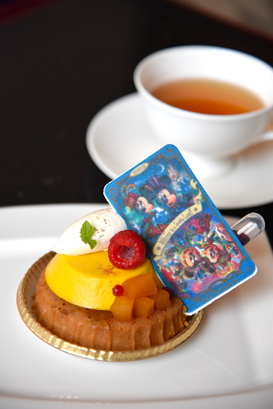 パンプキンスイーツ好きはぜひとも味わうべき。「“ディズニー・ハロウィーン”ケーキセット」（1600円）。数量限定で12～22時の提供