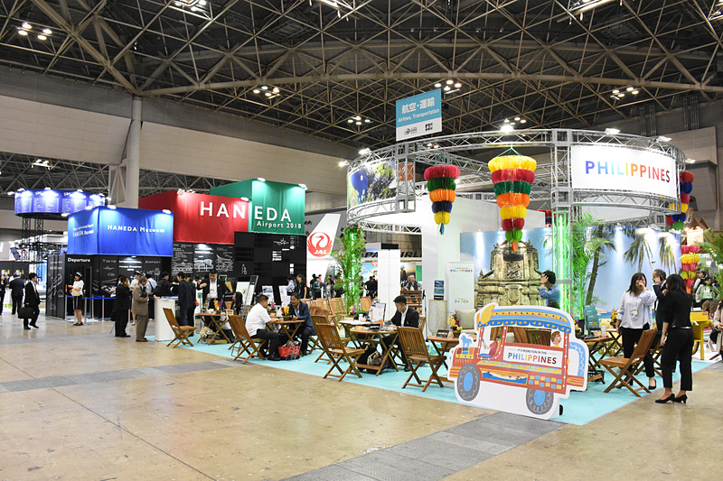 日本各地の観光局、海外の各国政府観光局、旅行会社、航空会社などがブースを展開