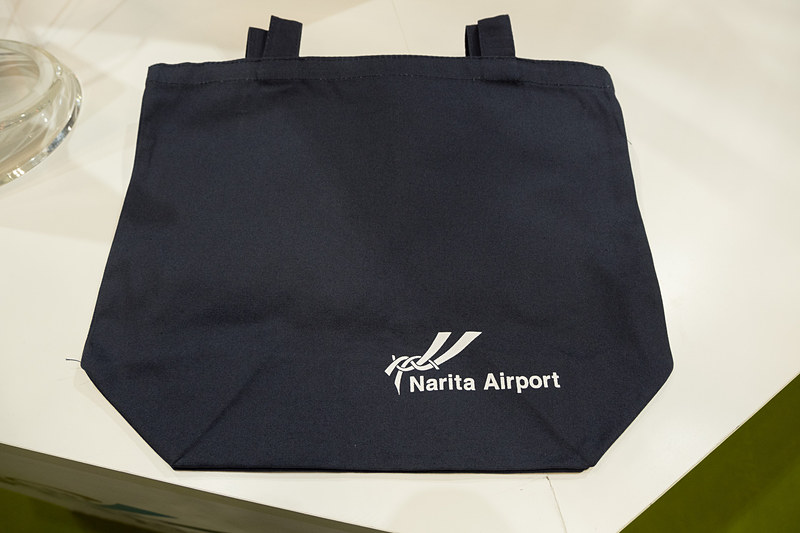 アンケートに回答するともらえるトートバッグ