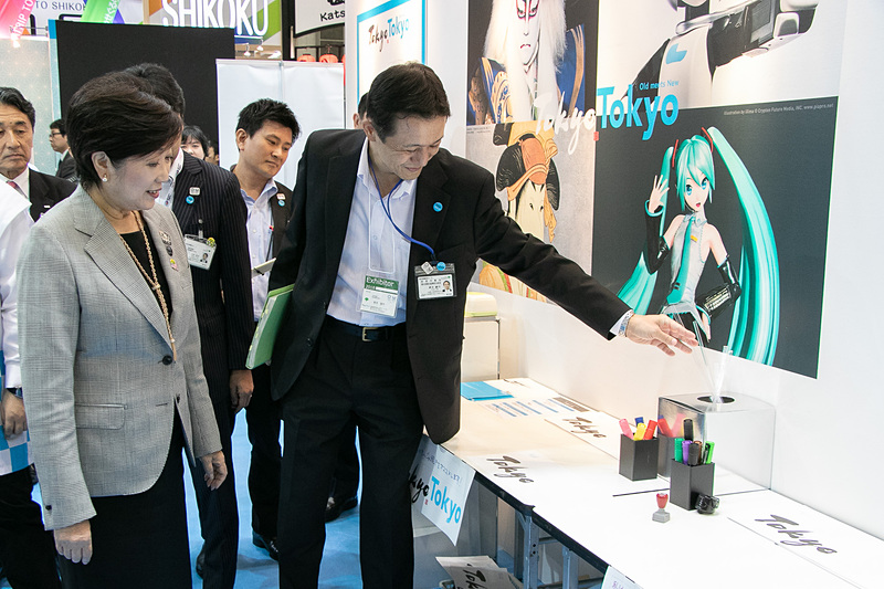 小池都知事も落款風のハンコを押印した