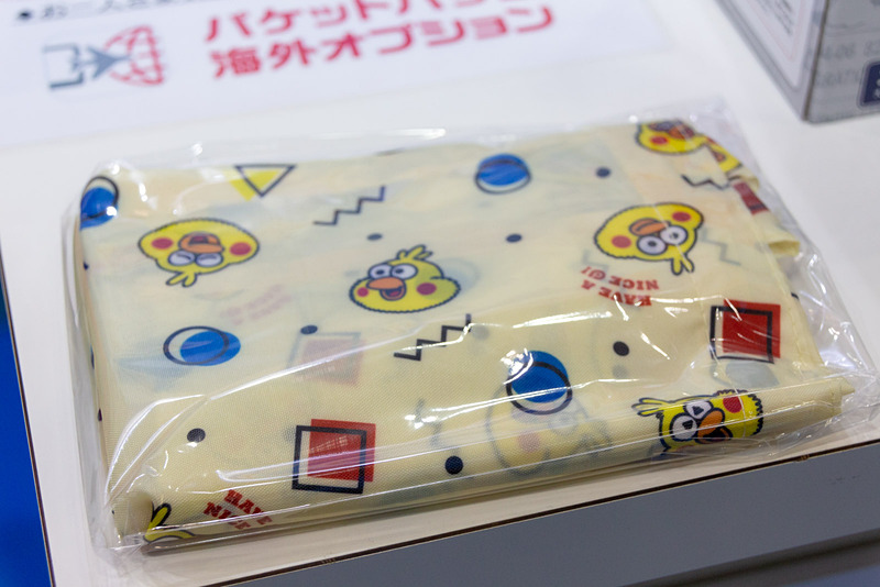 アンケートに答えると景品が当たる抽選券がもらえる。折りたためるケトルが大当たりの景品