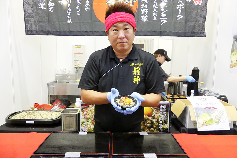 茨城県からは、つくば餃子丼が出場！