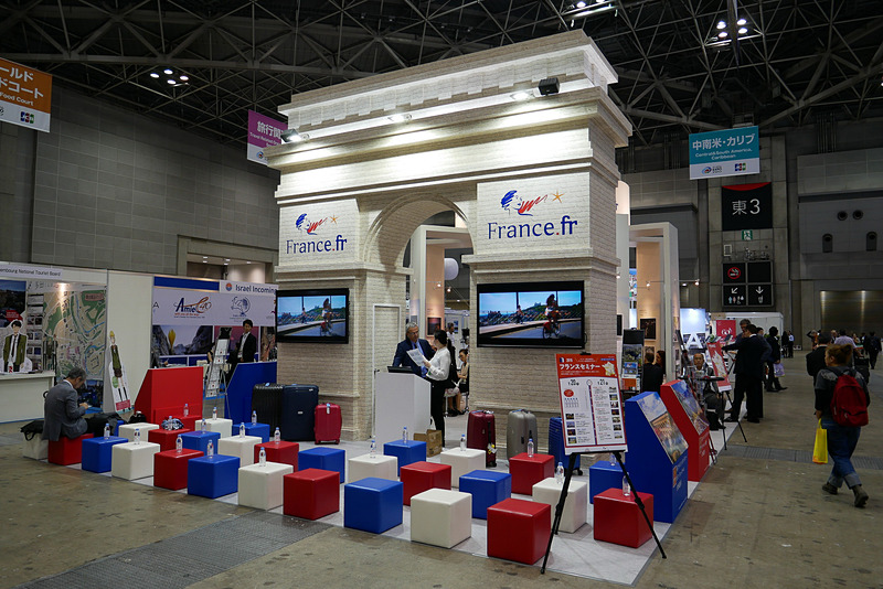 凱旋門がとても目立つフランスブース