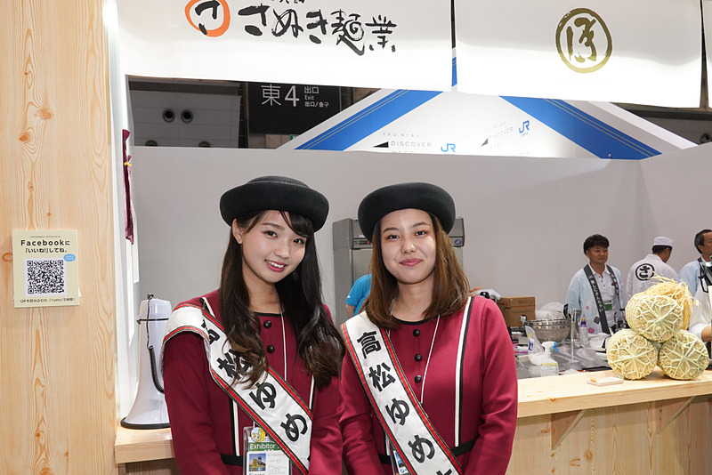 第13代高松ゆめ大使の大沢享花さん（写真左）と溝渕友恵さん（写真右）