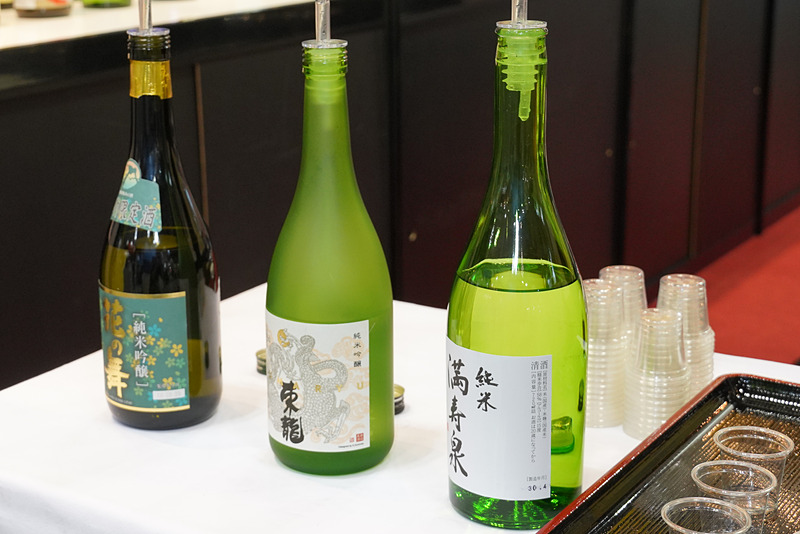 試飲中の日本酒