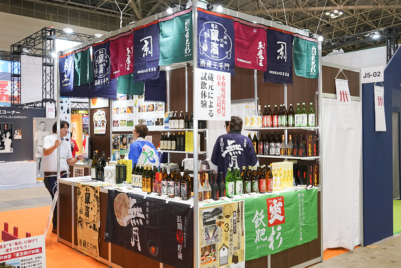 宮崎ブース裏面で宮崎の焼酎試飲コーナーがある